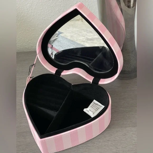 New Victoria’s Secret iconic stripe large tote and Heart Jewelry Box bundle - Picture 2 of 10